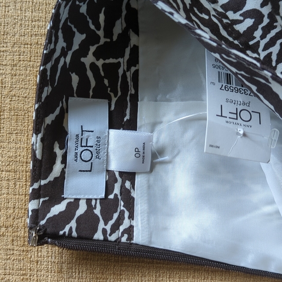 LOFT Cotton and Silk Brown Animal Print Pencil Skirt Size 0P - Picture 4 of 7